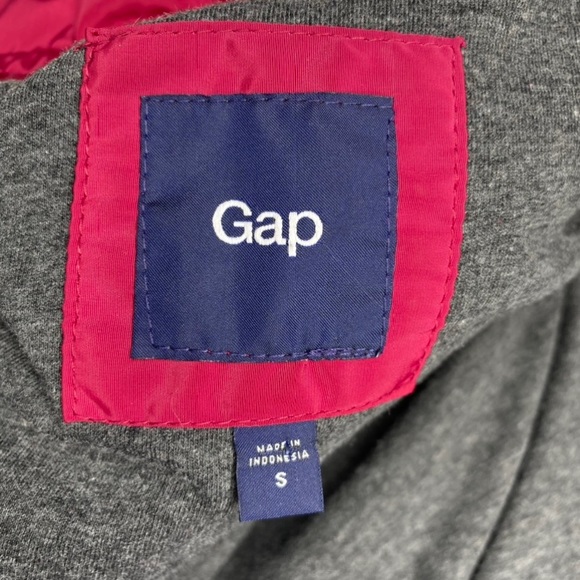 GAP Burgundy Puffer Zip Vest - Picture 13 of 14